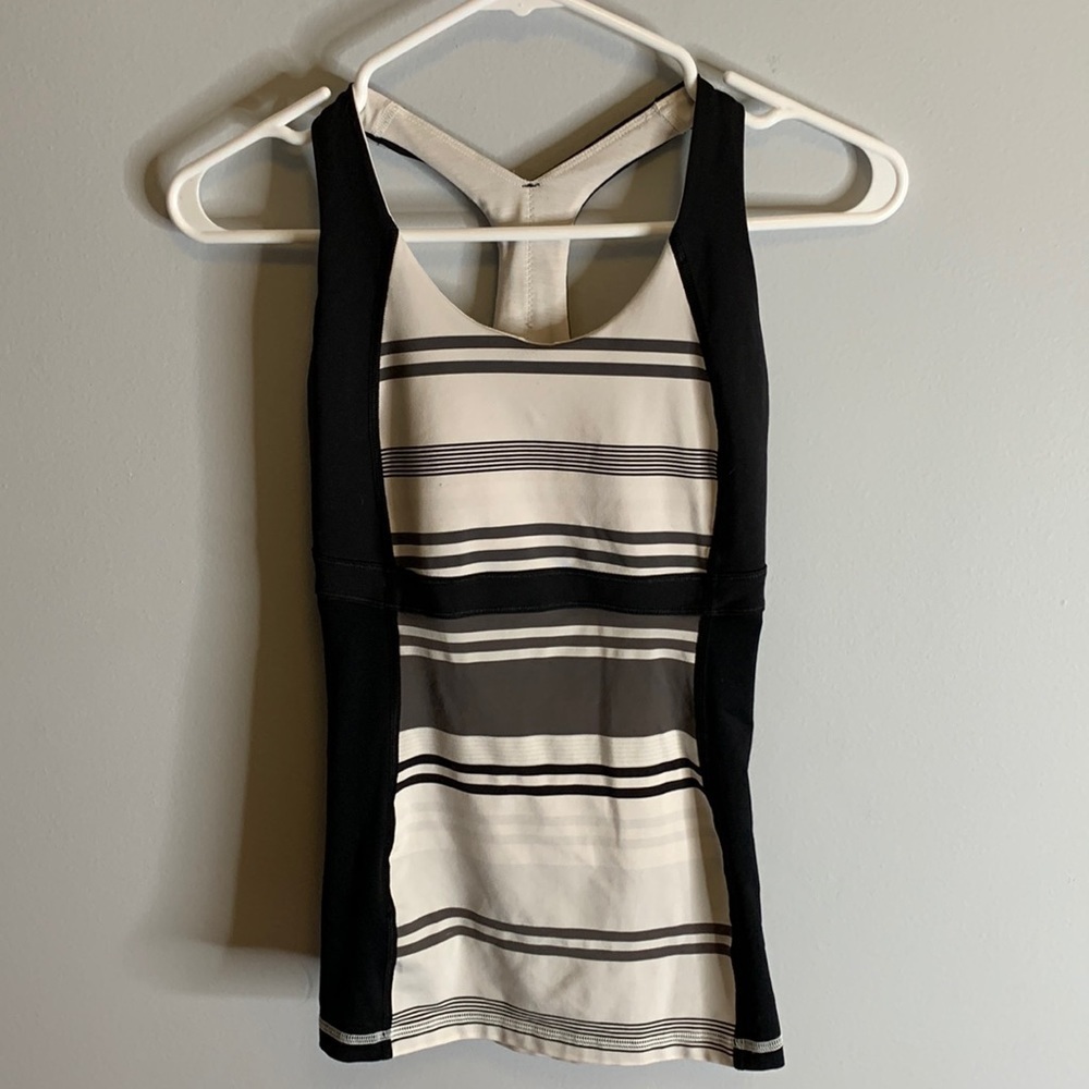 Lululemon Racerback black and white Sz XS one tiny snag otherwise good condition